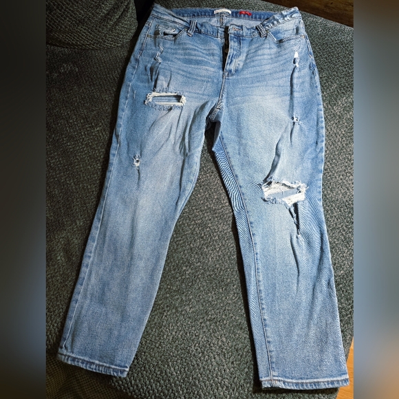 A Beautiful Soul Denim - A Beautiful Soul “The Iconic” Distressed Jeans Size 14 Button Fly Light Wash